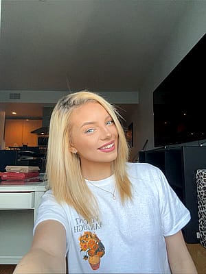 Does this selfie highlight my beauty?'