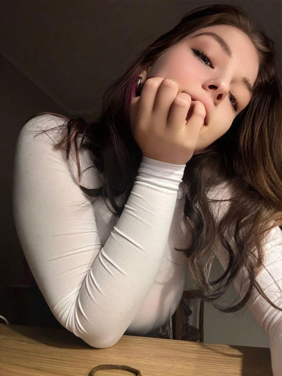 Single 18F Am I hot? picture 1 of 1