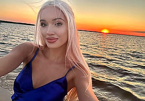 What is more beautiful sunset or me? be honest... [F18]'