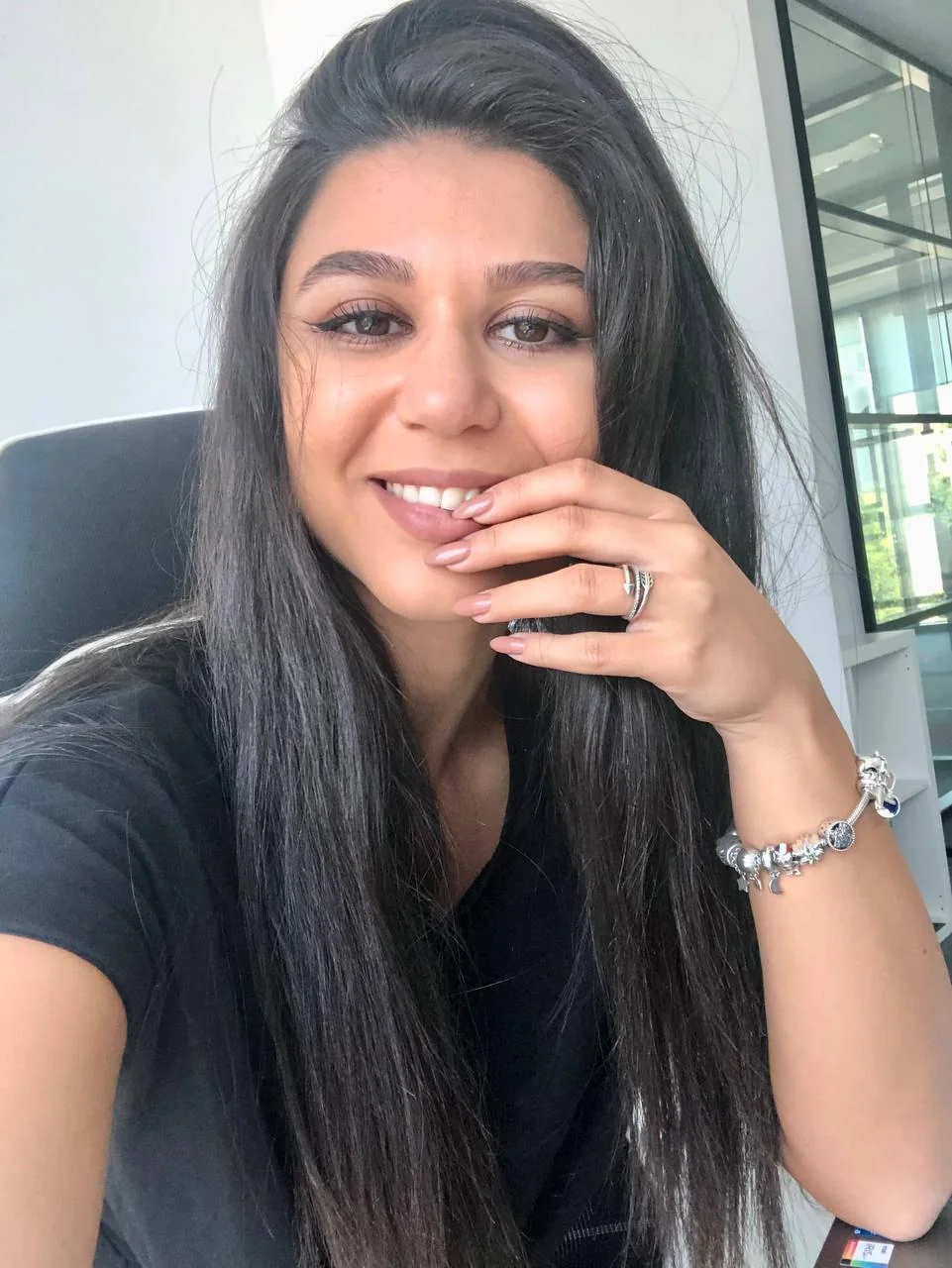 Sunday shift at the office. Bored ngl picture 1 of 1