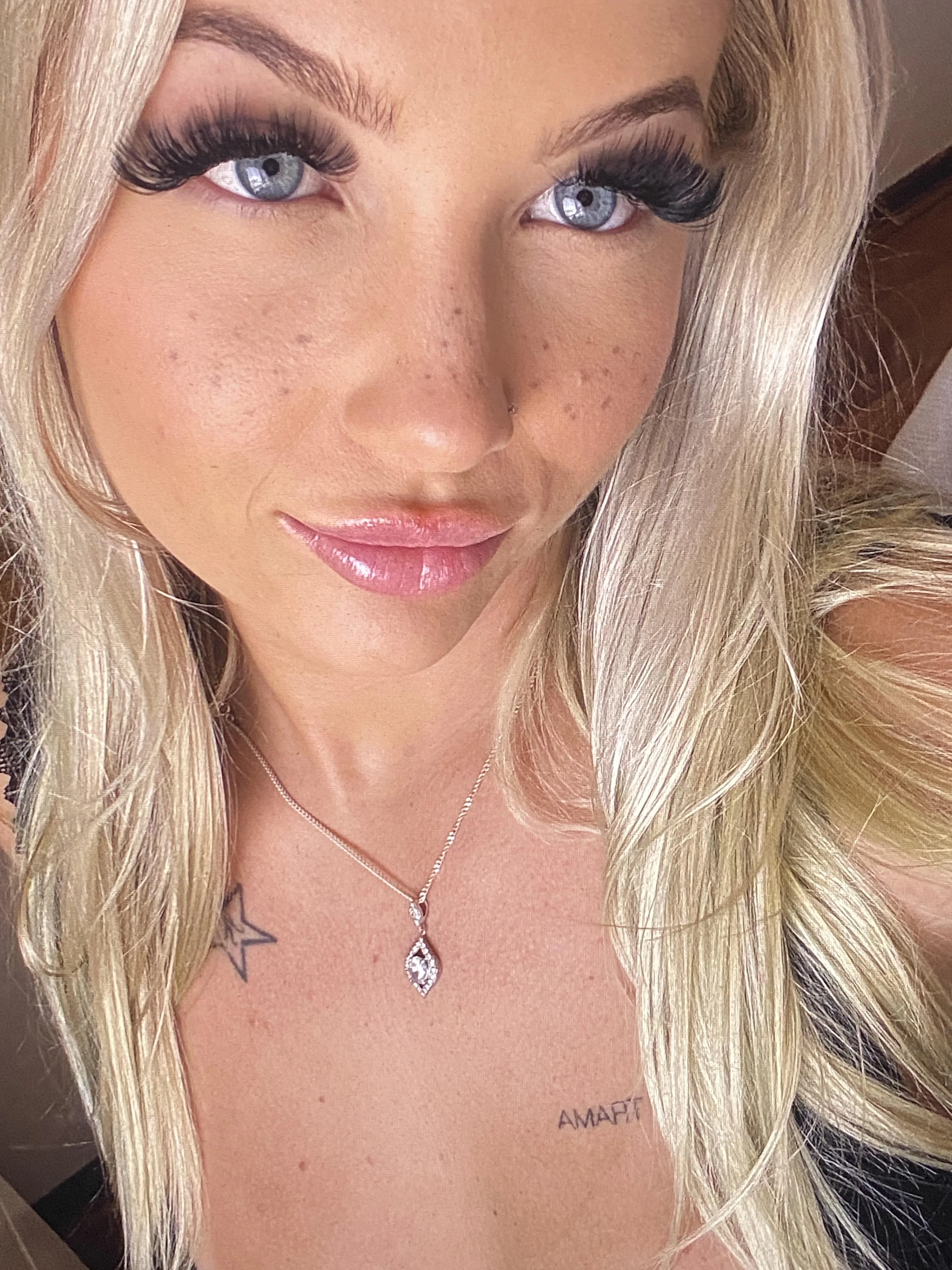 do you think im sexy looking? picture 1 of 1