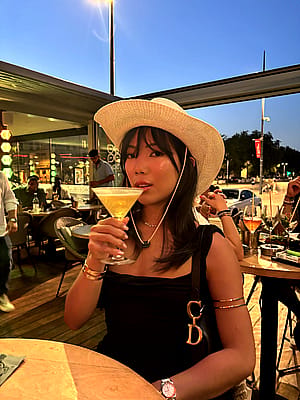 Do you think I look classy with my hat?'