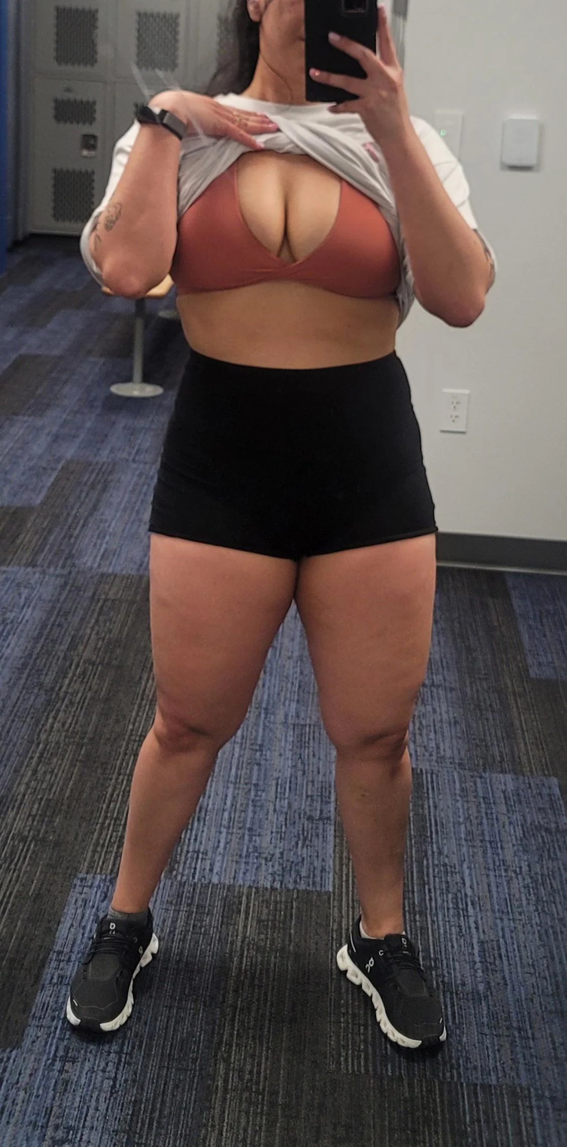 In the gym to look nice picture 1 of 1