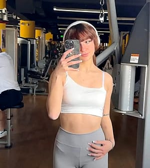 f18 be honest, do i look hot?'