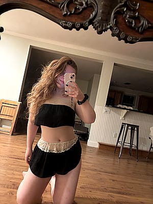 do you like my new pjs? 🖤'