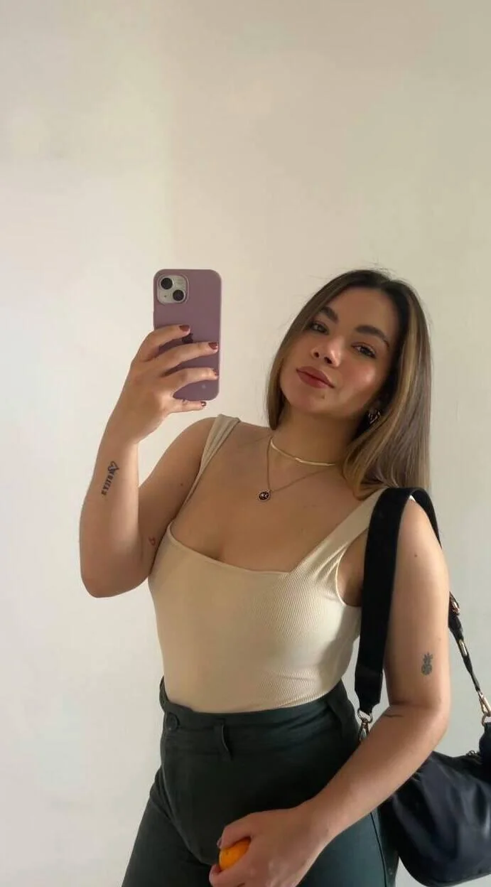 Am I gorgeous, yay or nay picture 1 of 1