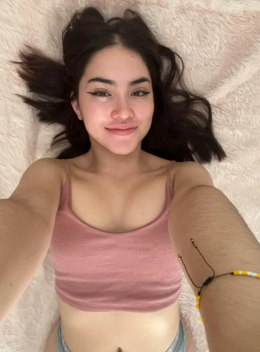 Am I hot from your view? (F19) picture 1 of 1