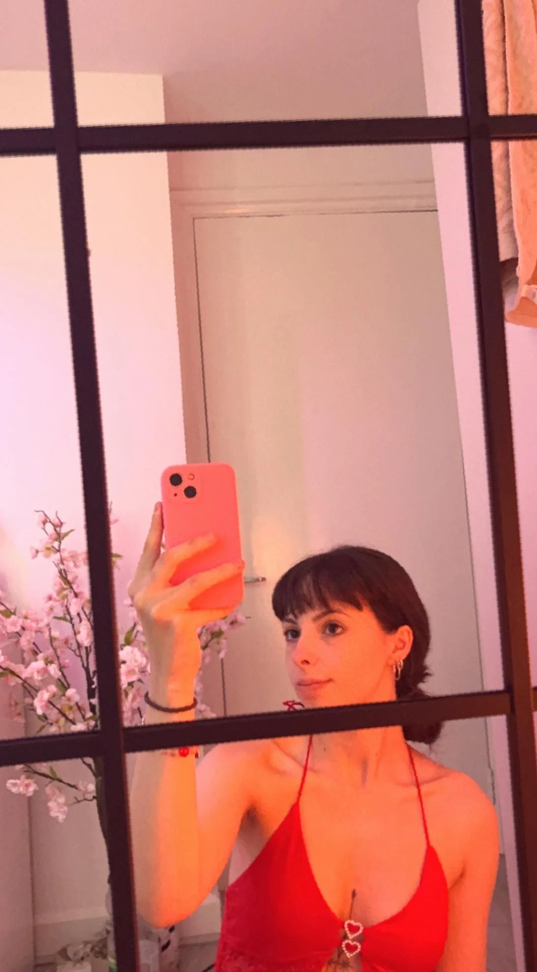 This red top suits well on my pale skin picture 1 of 1