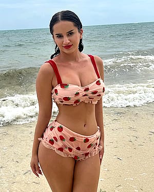 Couldn't resist to have a mini shoot in this pink bikini'