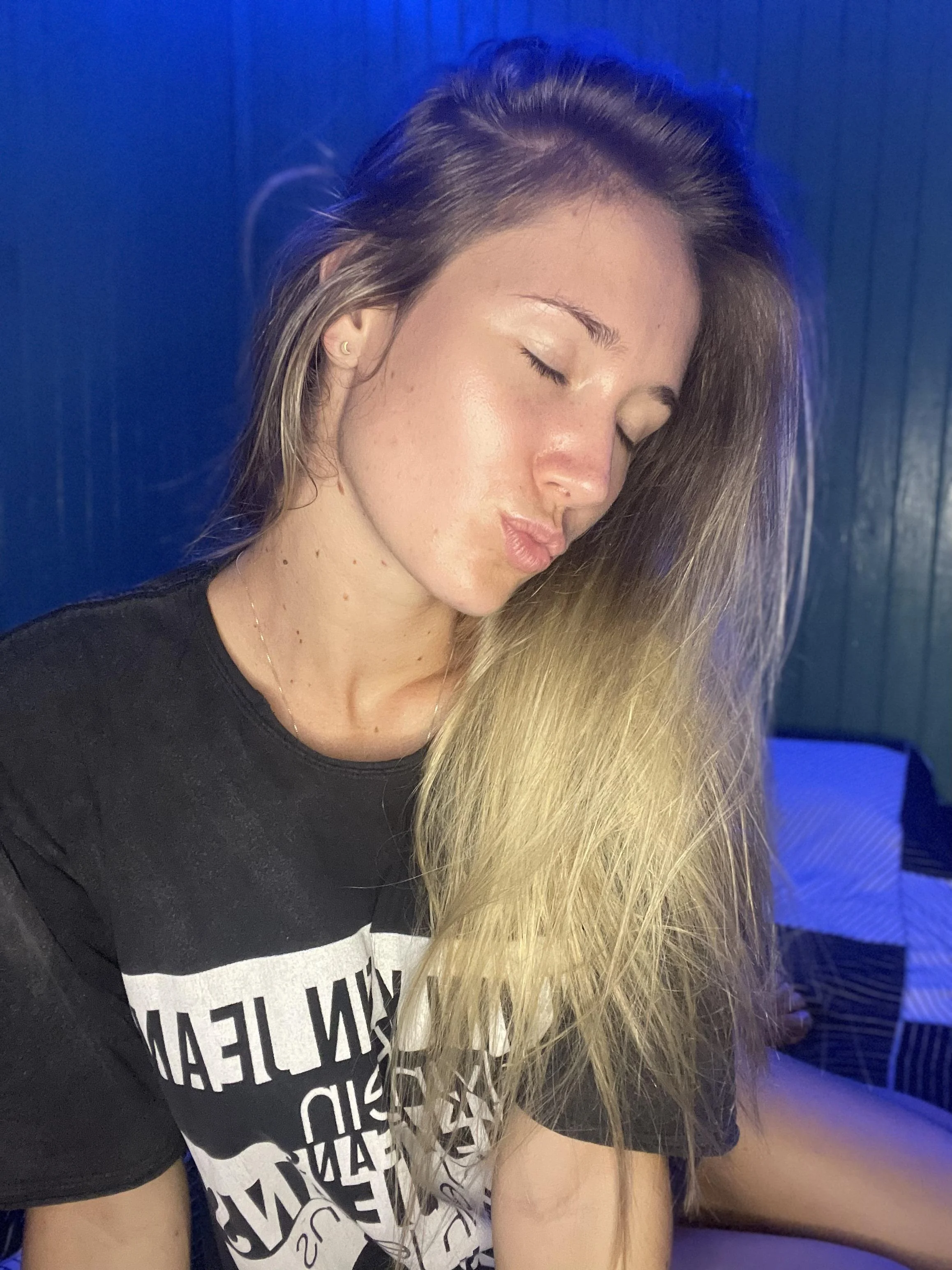 I love being looked at! picture 1 of 1