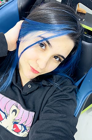 I wonder if I look pretty, what do you think?'