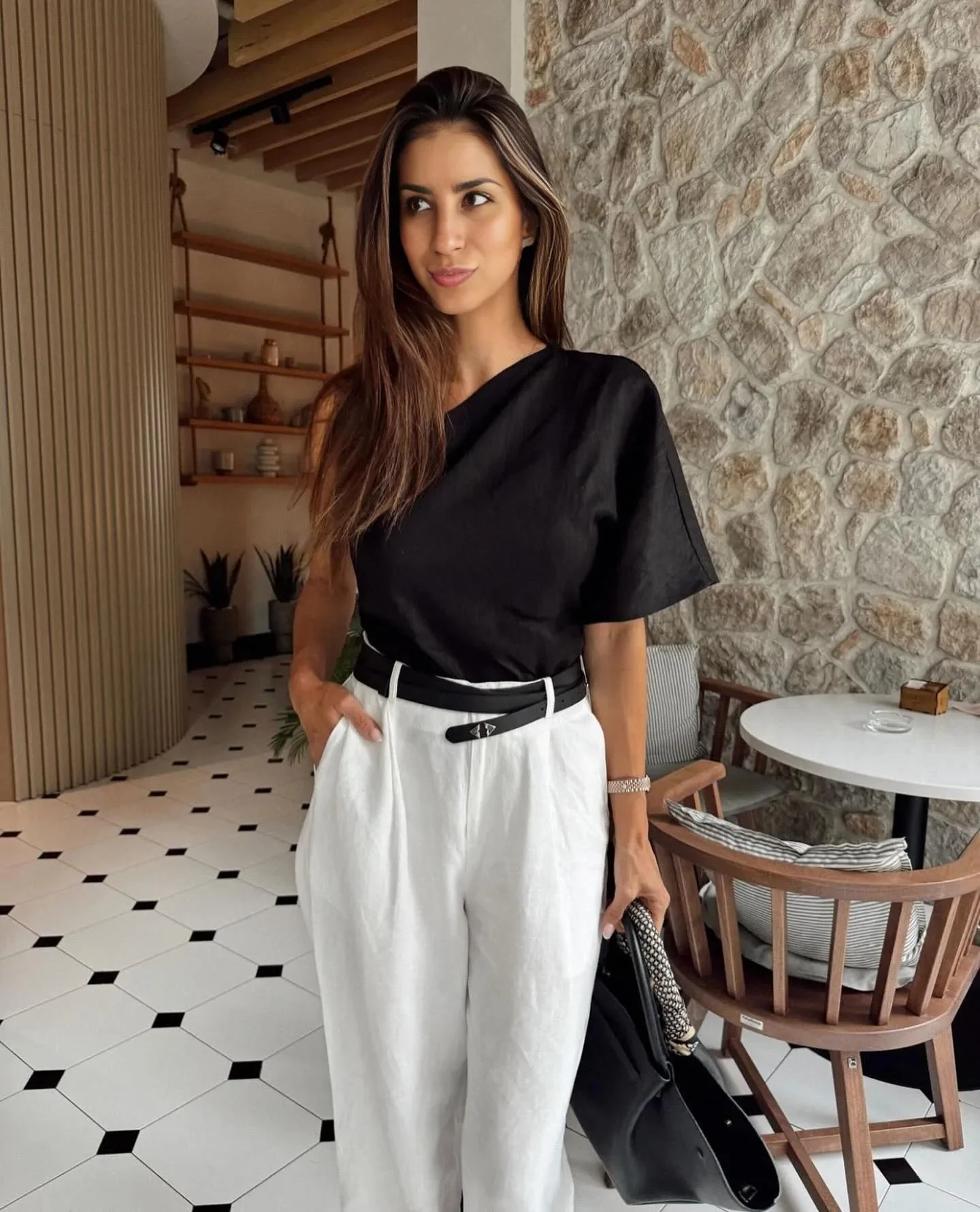 Am i hot enough for a dinner? picture 1 of 1
