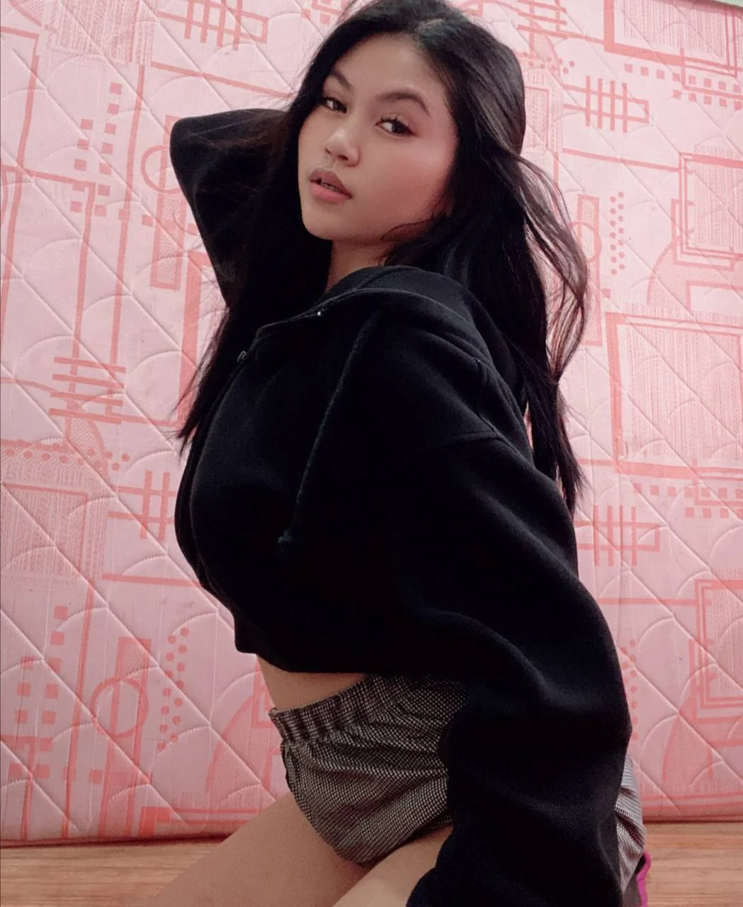 I'm a pinay, am I hot? F18 picture 1 of 1