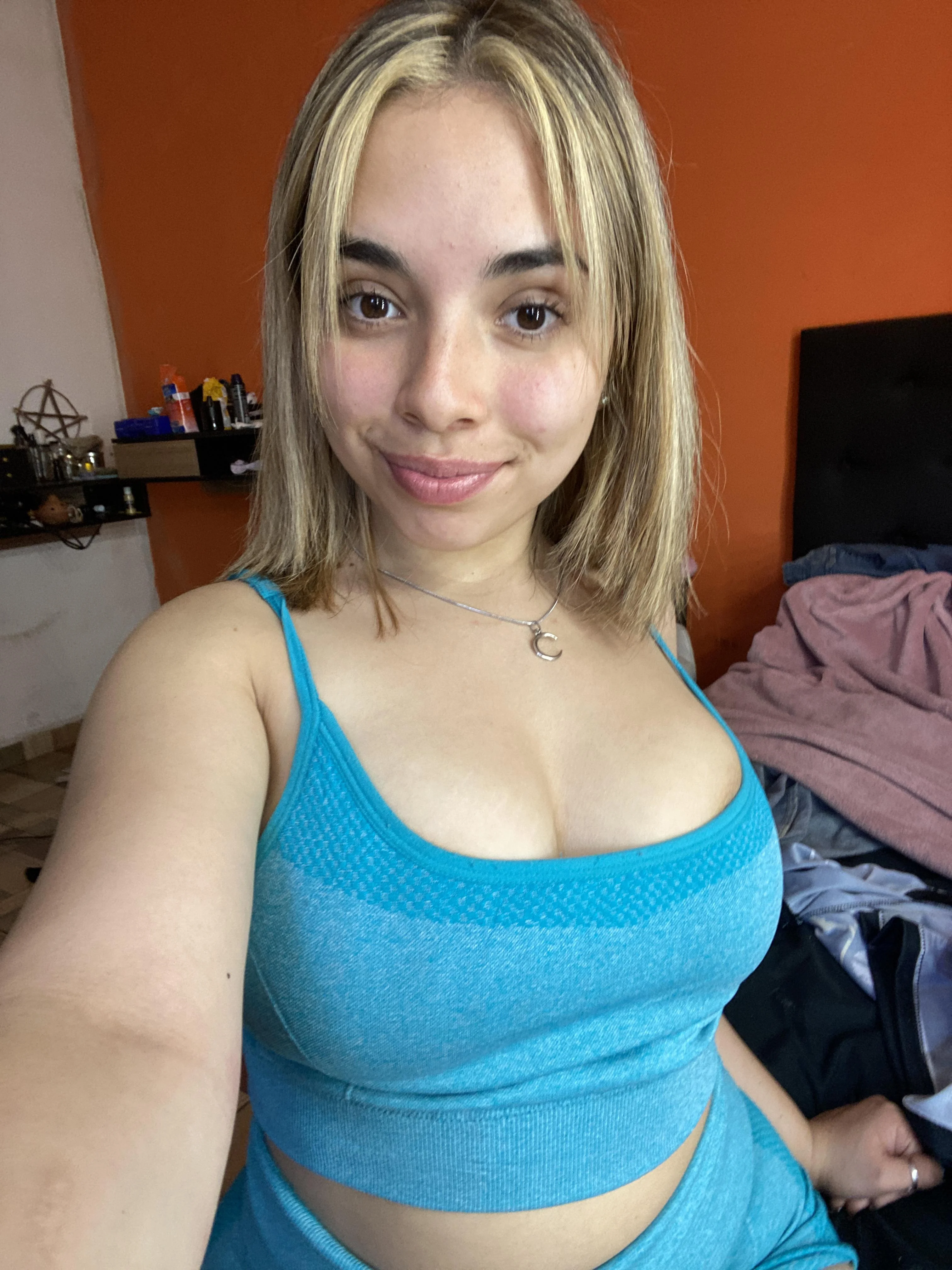 Am i really hot? F18 picture 1 of 1