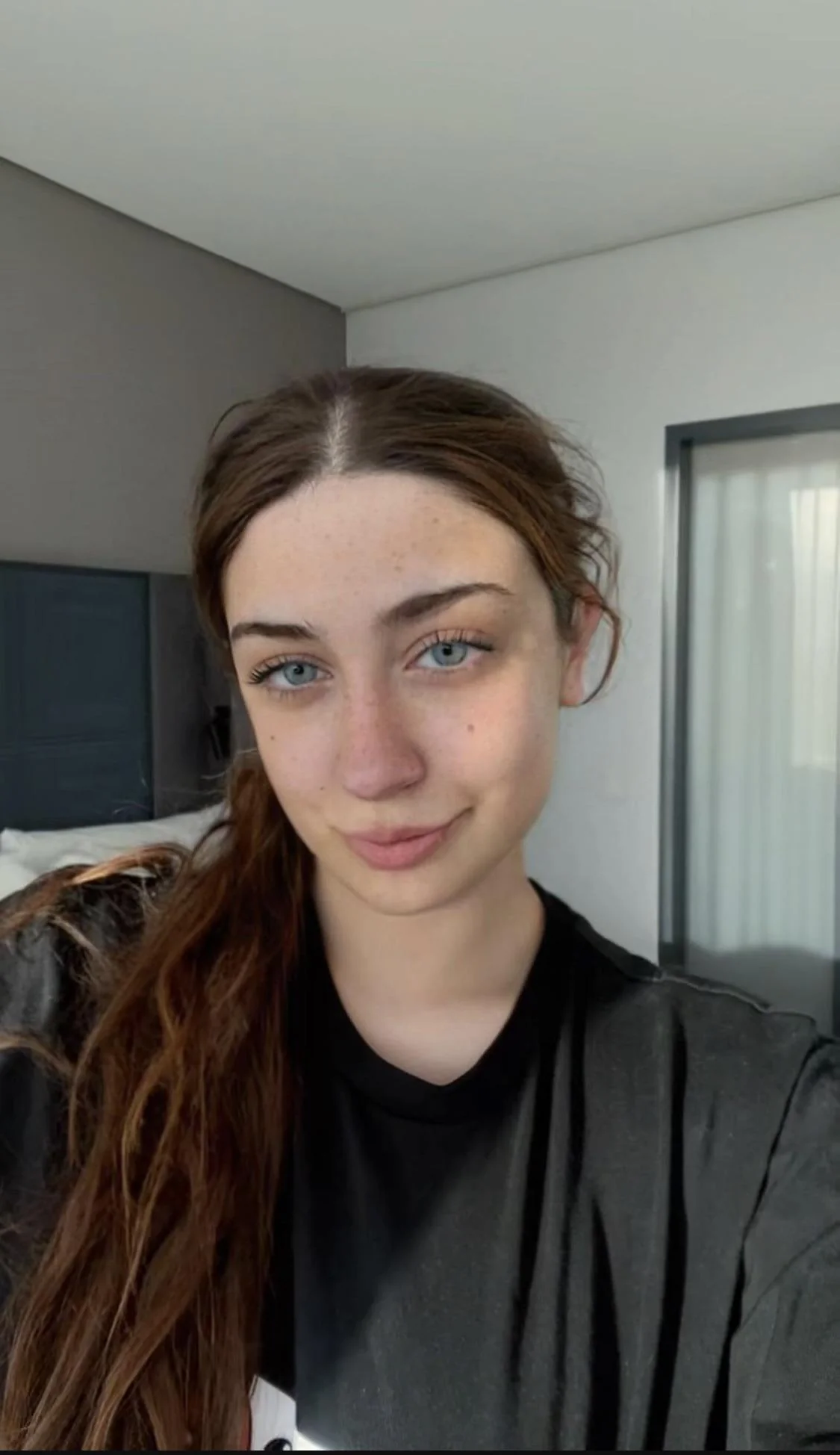 am i hot without makeup? picture 1 of 1