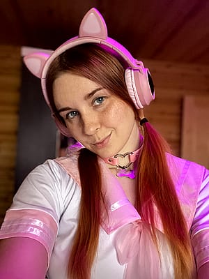 Hey nerds, smiling selfie'