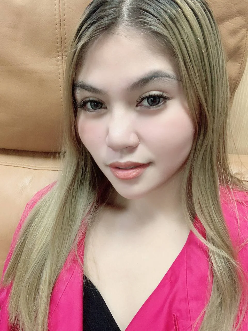 Do I look beautiful? picture 1 of 1