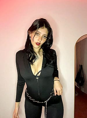 Do I look classy on this outfit?'