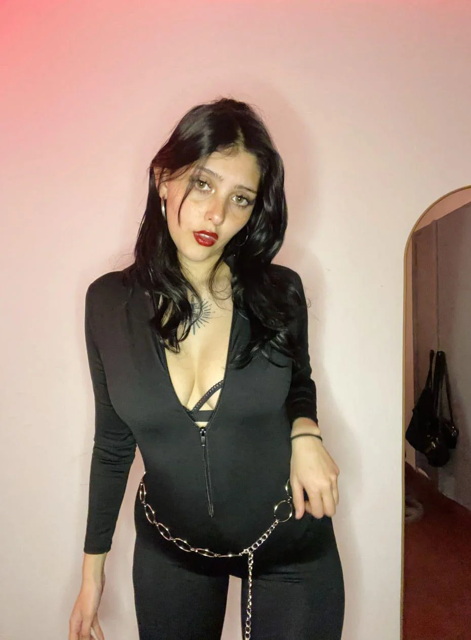 Do I look classy on this outfit? picture 1 of 1