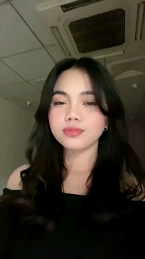 Do I look sexy in my Filipina curly black hair?'