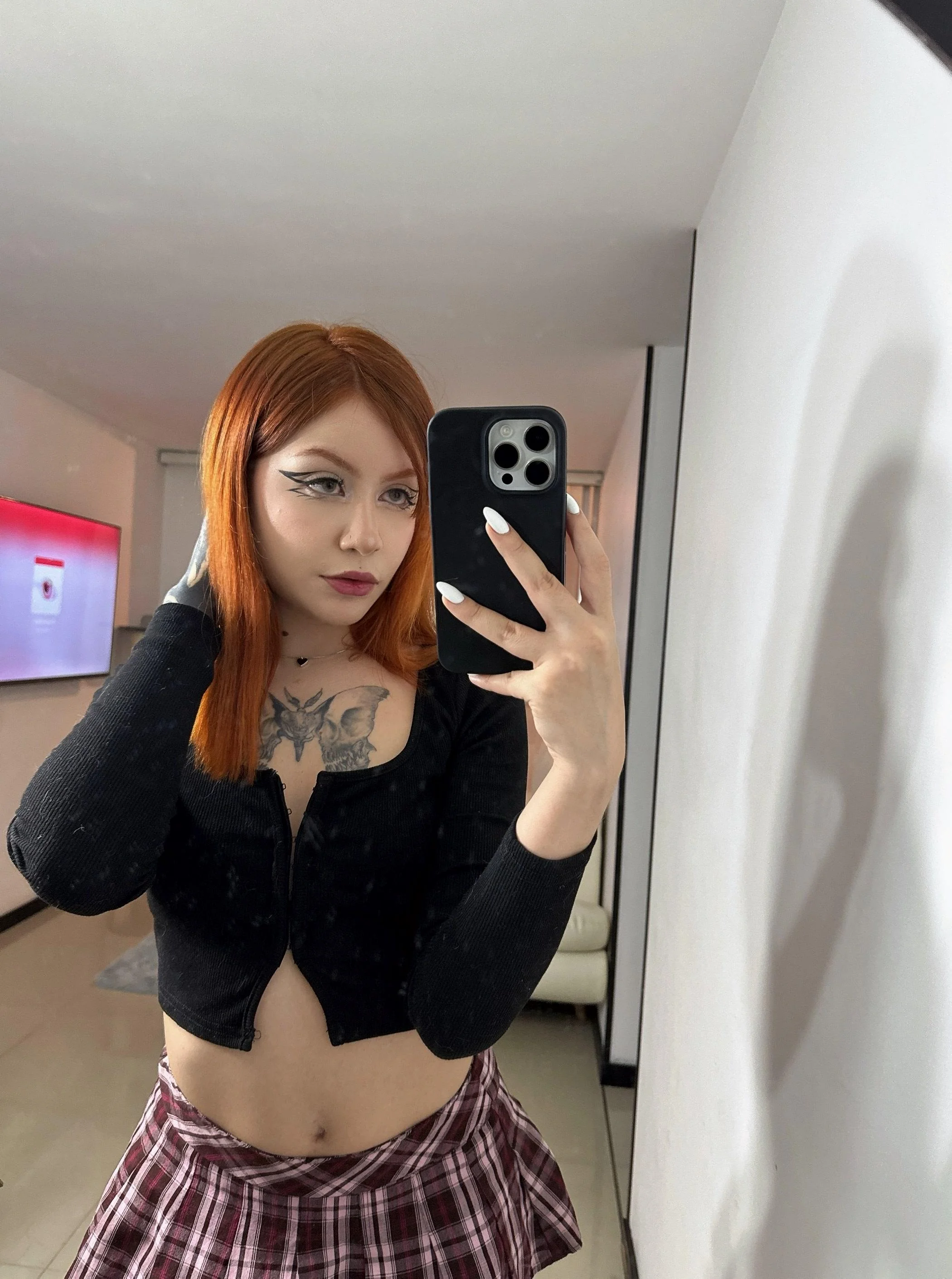 be honest am i hot? picture 1 of 1