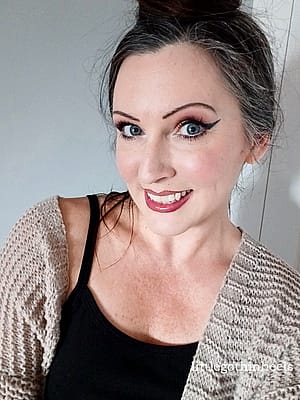 Am I hot :-) (43F)'