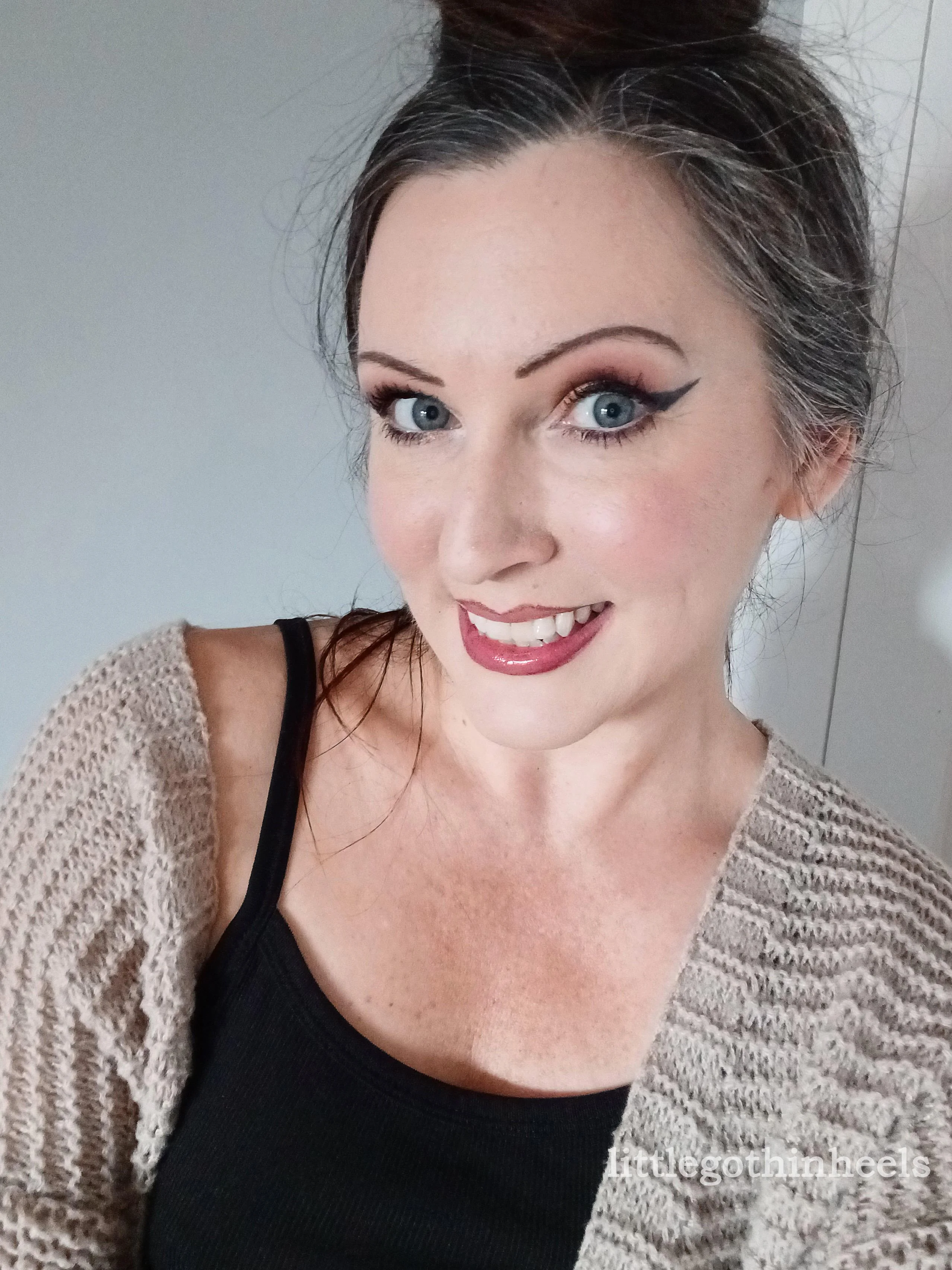 Am I hot :-) (43F) picture 1 of 1