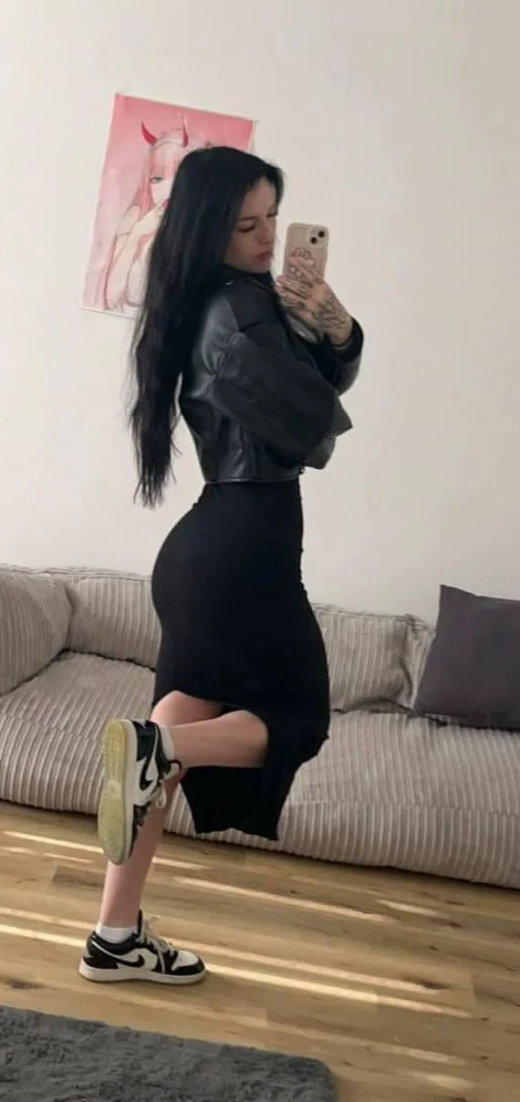 I think I look hot and sexy picture 1 of 1
