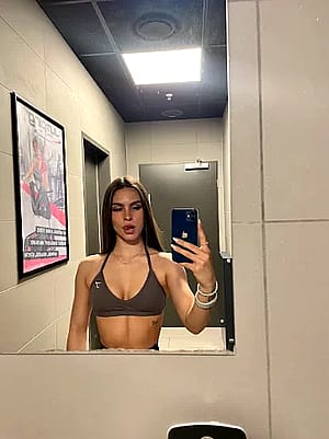 F18 Any compliment for my hotness?'