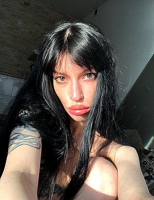 18F would you consider me pretty and sexy?'