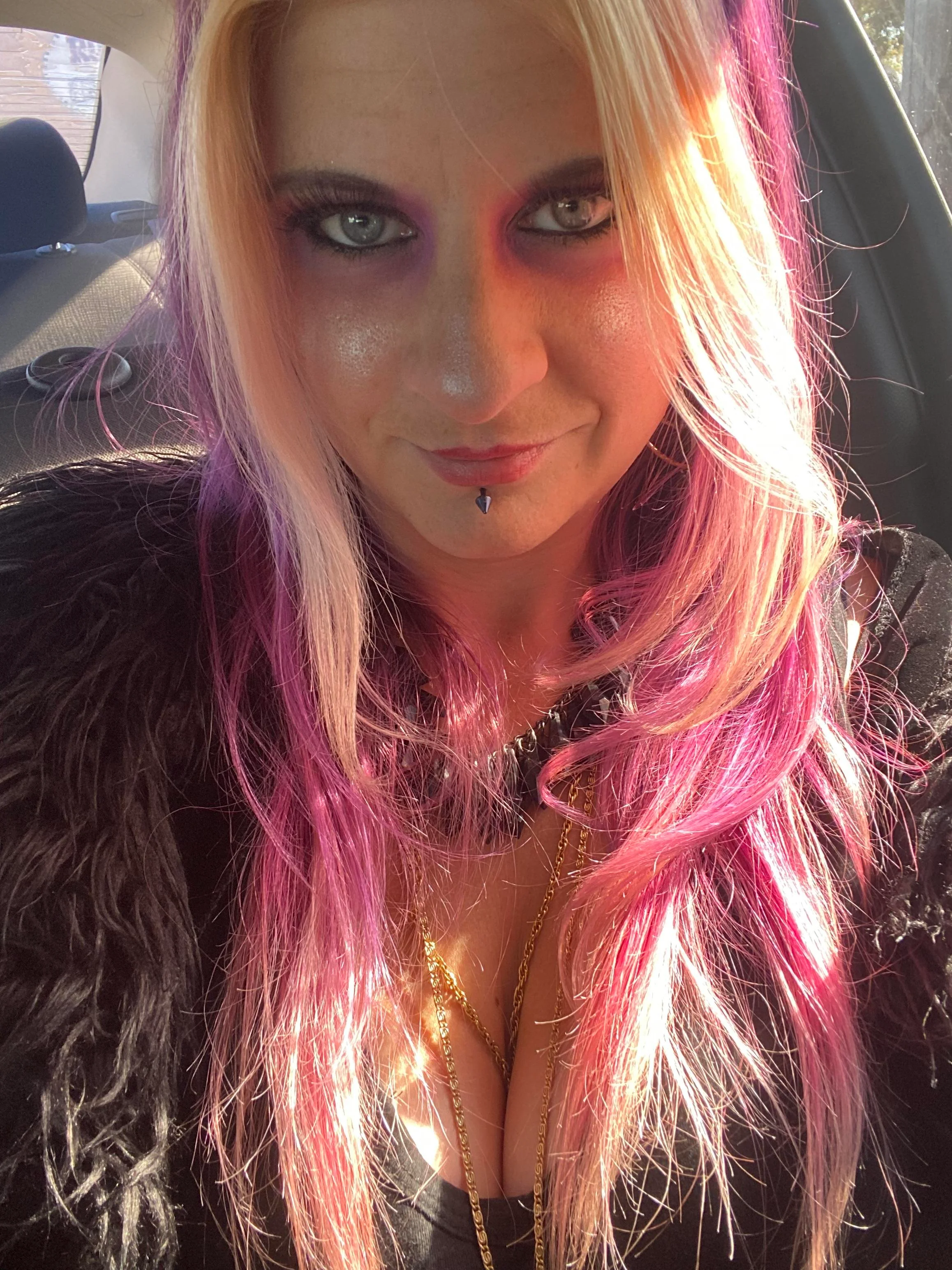 Which of my 4 doll Halloween looks do u like best?! 👻 picture 2 of 8