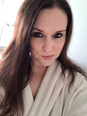 Even classy girls need a lounge wear day'