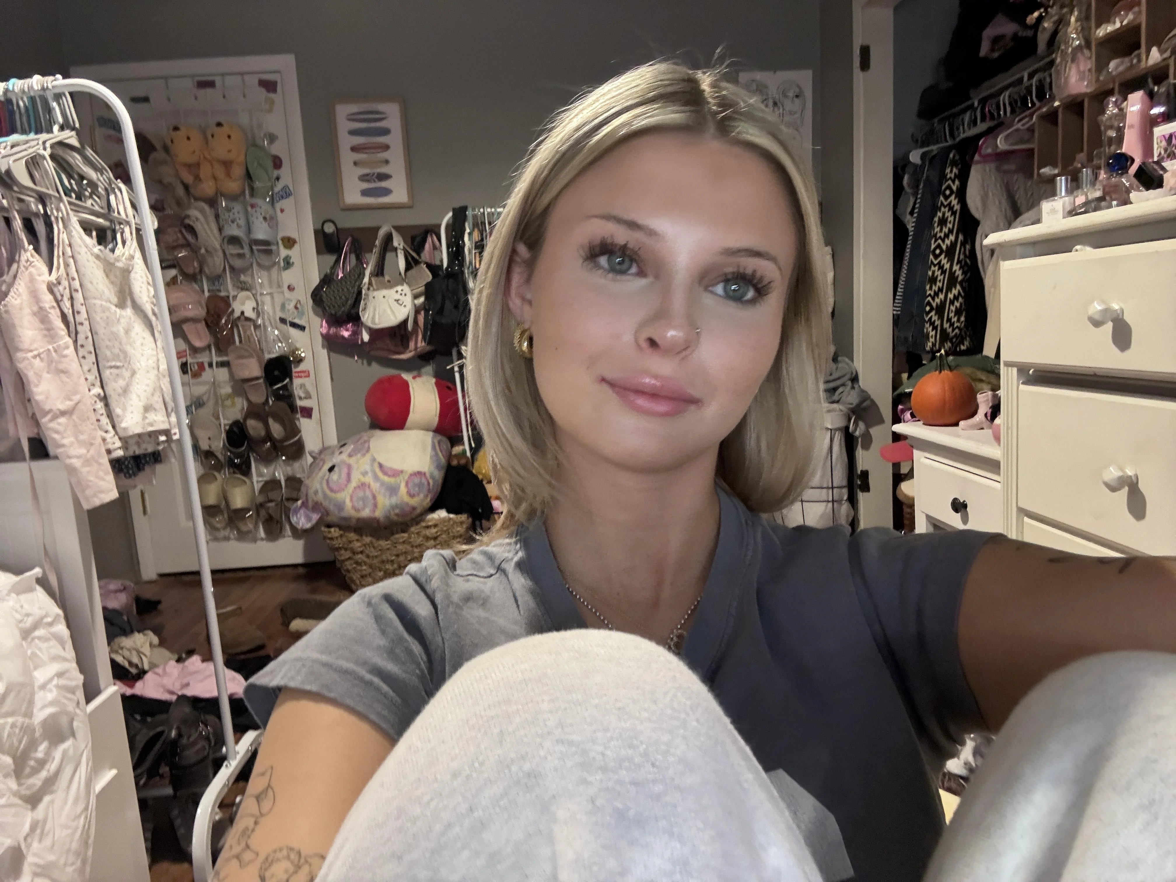 Am I hot? Be totally honest with me F19 picture 1 of 1