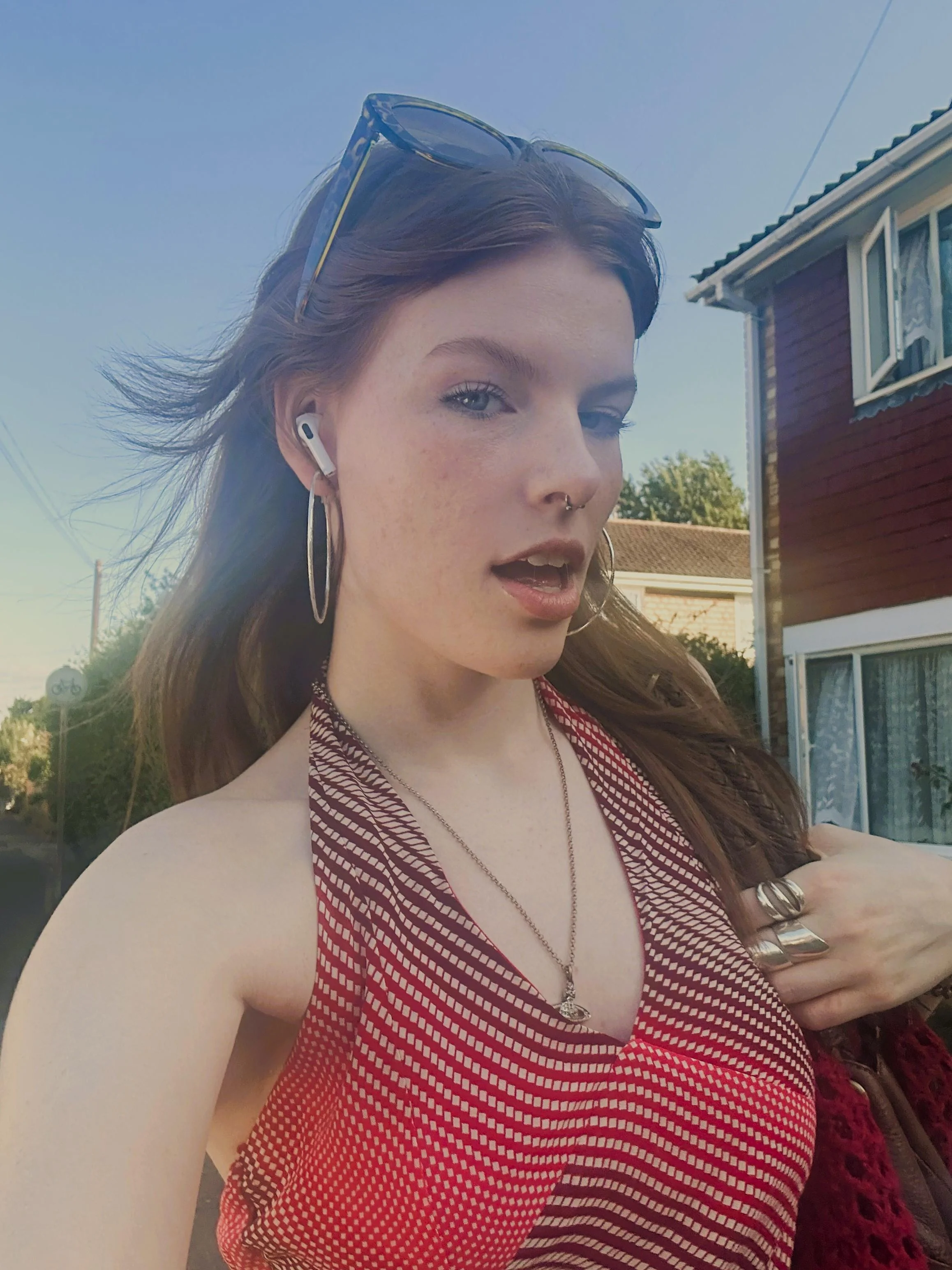 Feeling flirty and a bit daring. Care to join? picture 1 of 1