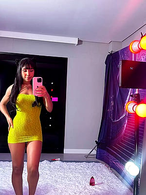 am I hot F18 latina?'