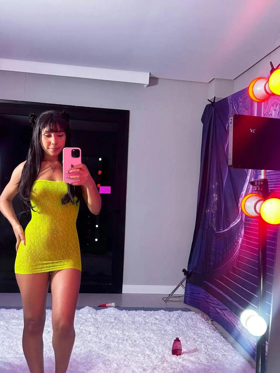 am I hot F18 latina? picture 1 of 1