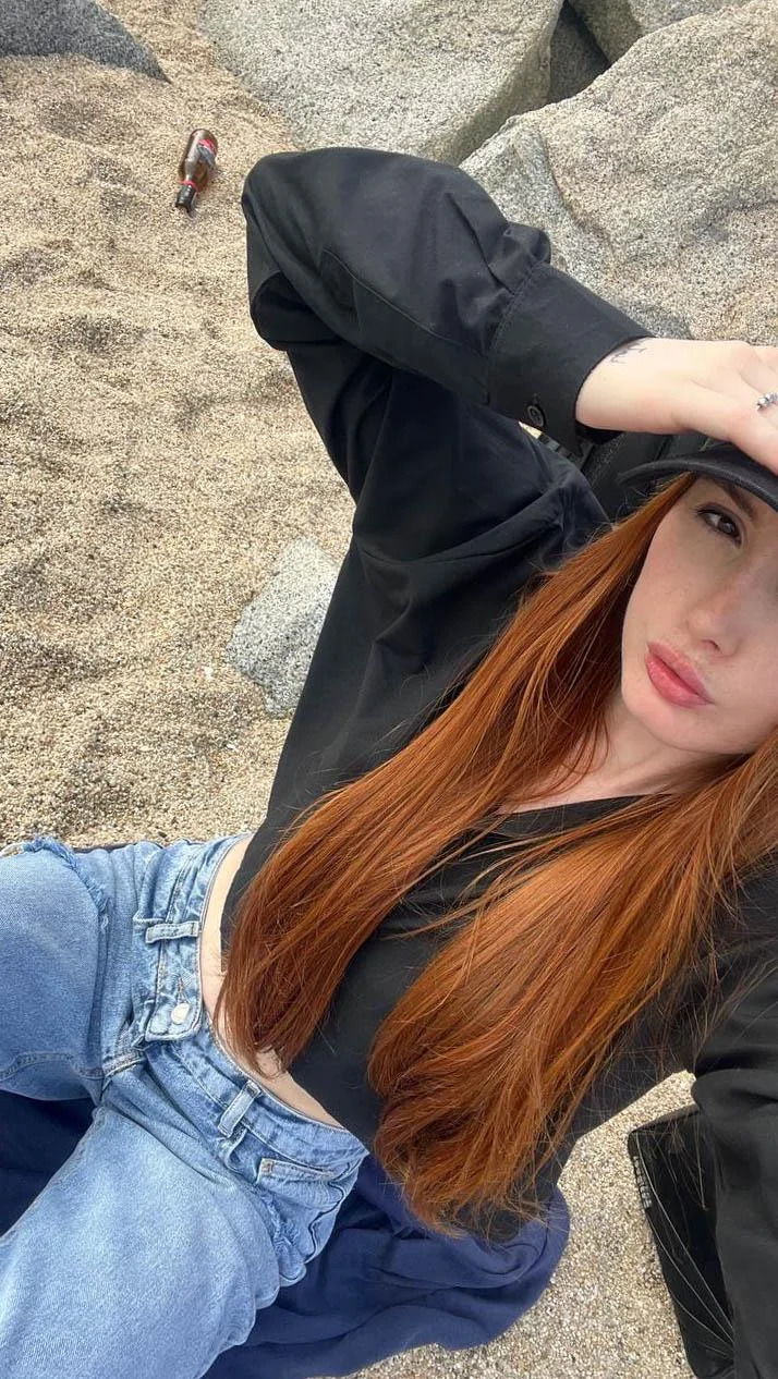 Hi to all the men who love pale girls picture 1 of 1