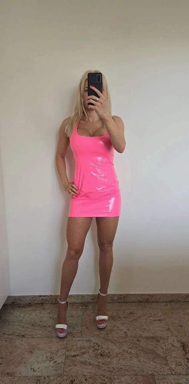 Do you Think this a bit tight on me picture 1 of 1