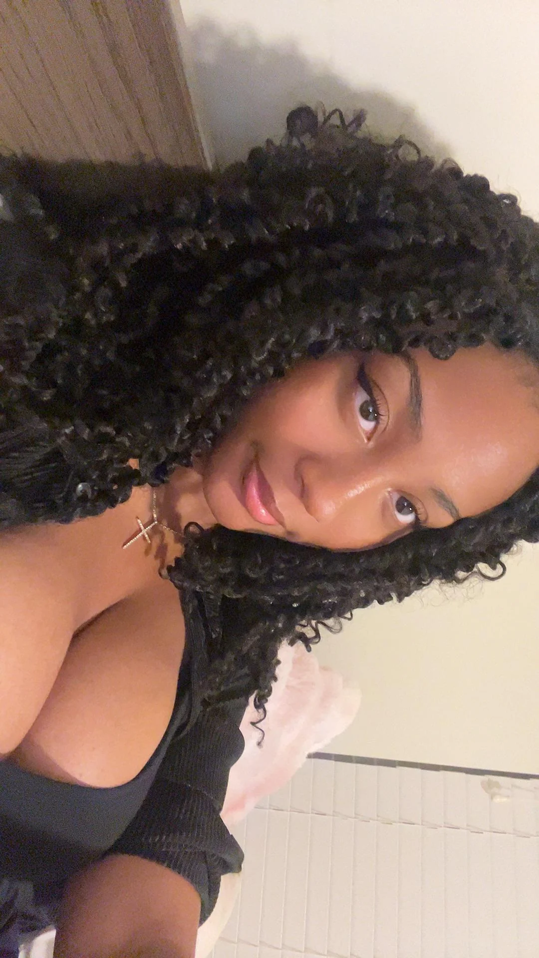 I feel sooo pretty today! Happy hump day! picture 1 of 1