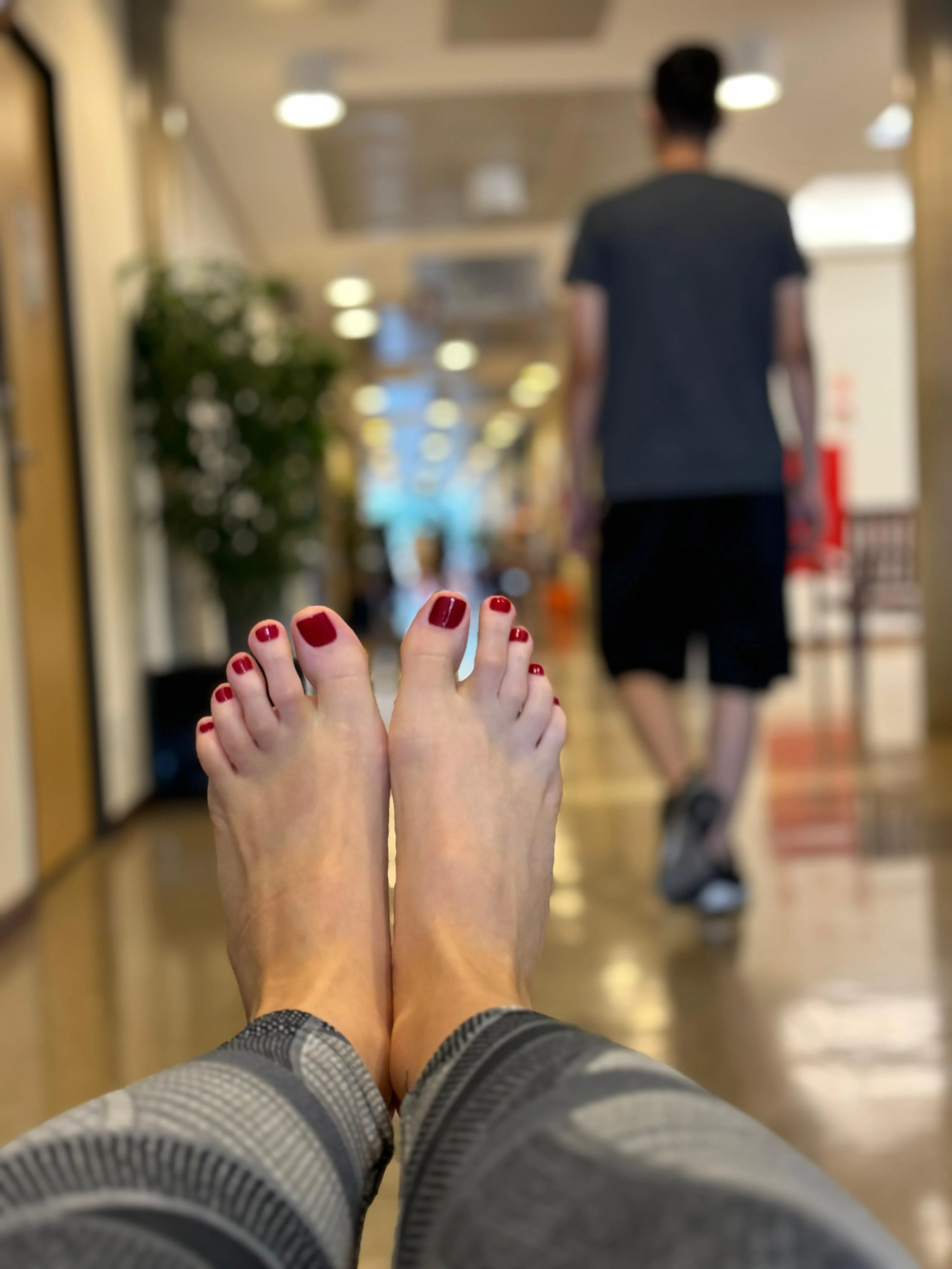 Red toes is always an eye catcher, right? picture 1 of 2