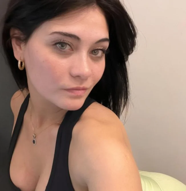 I love to workout, makes me feel good about myself and my health picture 1 of 1