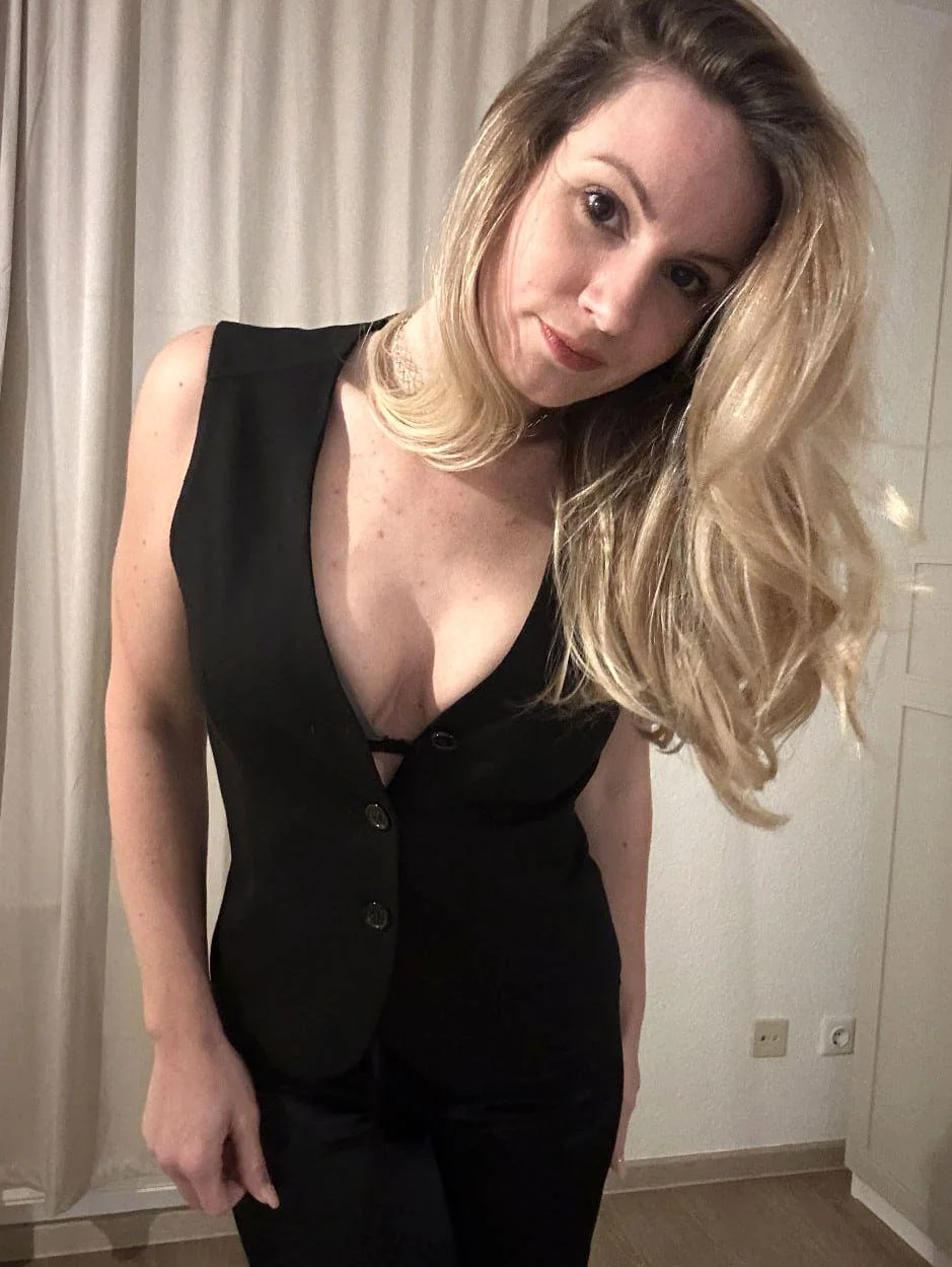 Am I hot today? F26 picture 1 of 1
