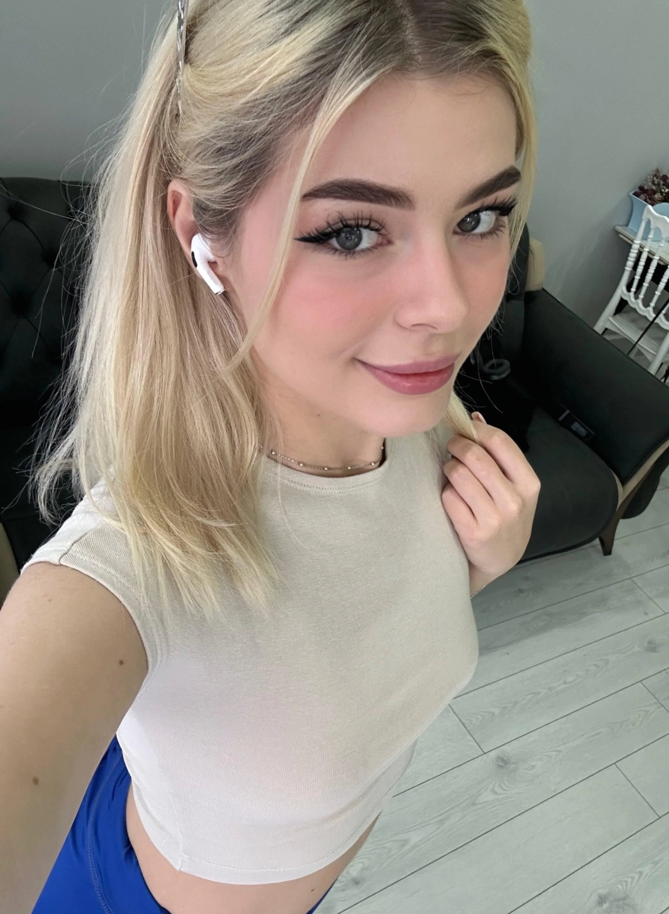 How do you like my new photo? picture 1 of 1
