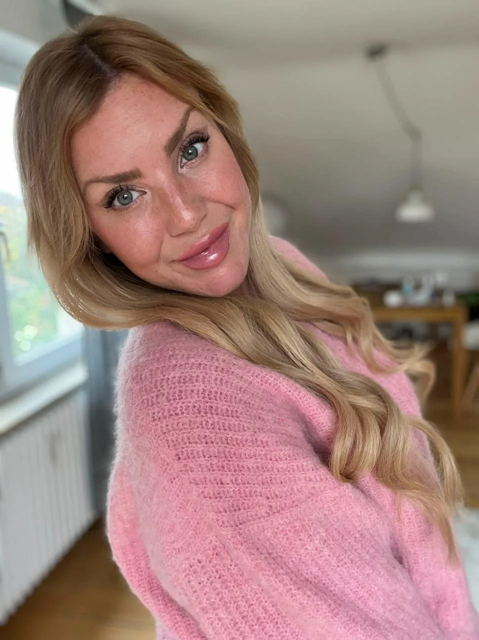 Feeling sexy in pink picture 1 of 1