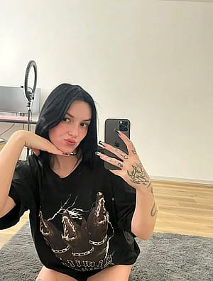 This college girl is going to her class'