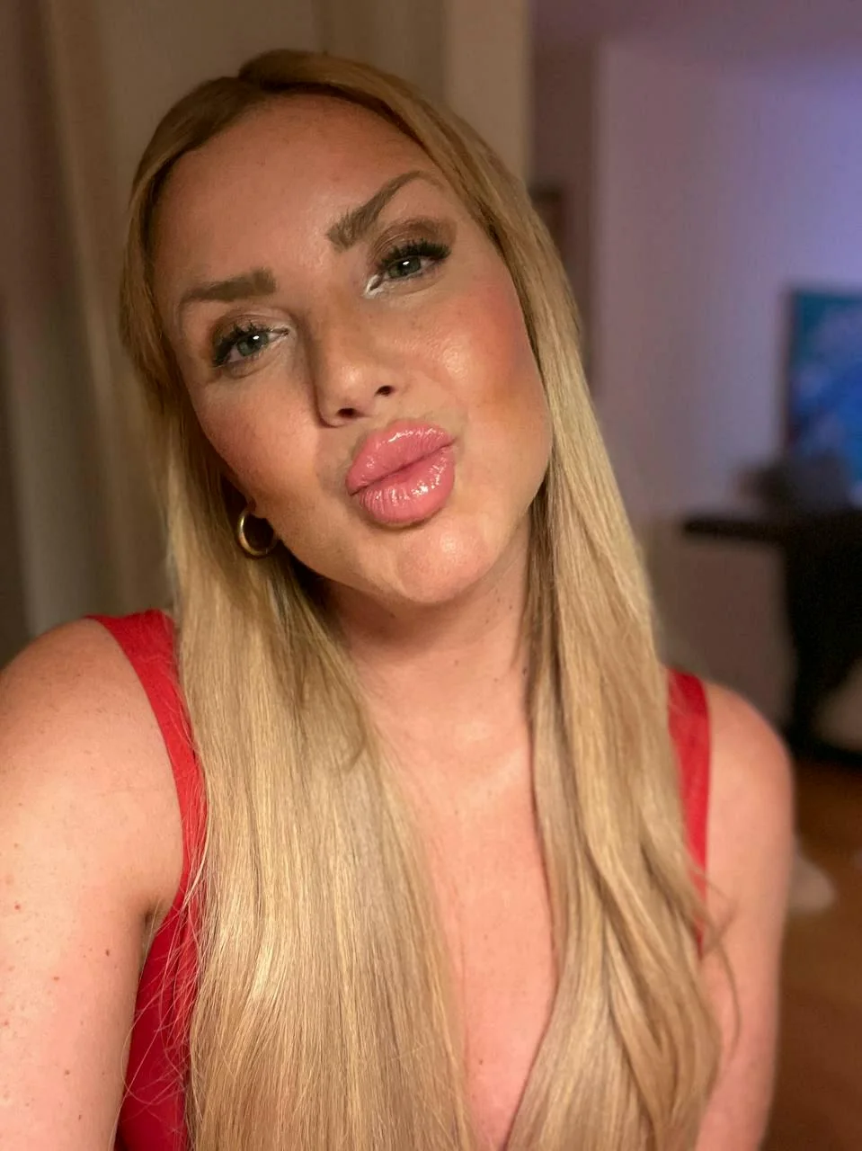 feeling good in my new top picture 1 of 1