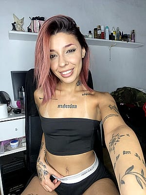 Do you find me hot? Or juste cute (F18)'