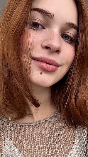 No makeup! Just pale skin and a touch of sunlight ☀'