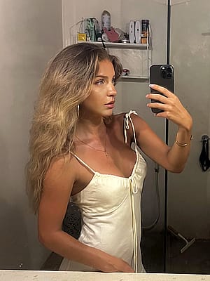 Just got back from a date night. am I hot in this dress? 🥹'