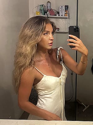 Felt sexy in this sun dress 😇🫶🏼'